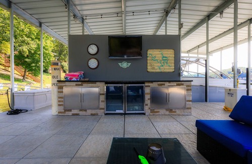 Lake Ozark House | Your Perfect Lakeside Getaway – Spacious & Fun with an Amazing Dock