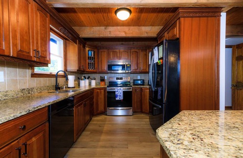Lake Ozark House | Your Perfect Lakeside Getaway – Spacious & Fun with an Amazing Dock
