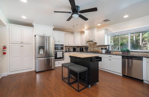 Bakersfield House | Your Poolside Hideaway