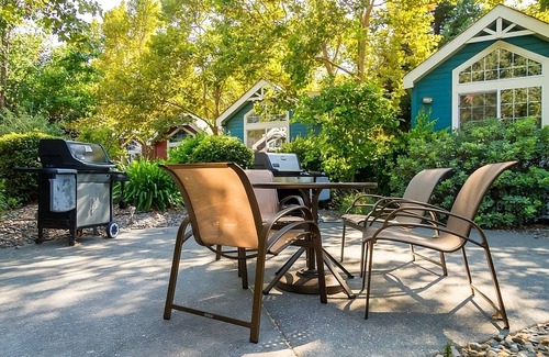 Napa Apartment | Your Private Napa Getaway! Free Parking, Outdoor Swimming Pool!