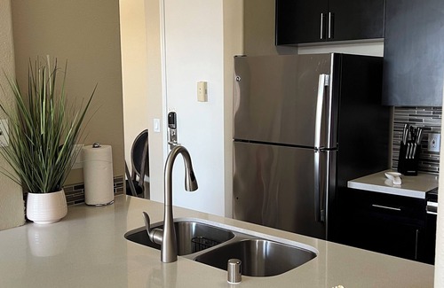 Marina del Rey Apartment | Your Private Oasis in the Hub of Marina del Rey