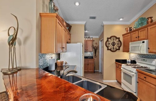 Bonnybrook Villa | Your Private Oasis Awaits!