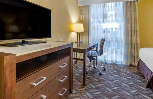Roswell House | Your Relaxing Getaway Awaits! Free Parking, Free Breakfast, Pet-friendly Unit