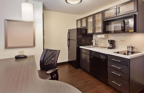 Somerset Hotel | Your Relaxing Getaway Awaits! 3 Awesome units for your stay. Near Fort Worth Zoo