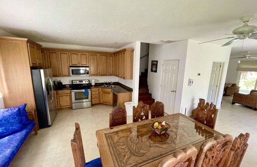 Costa Maya House | Your Retreat by the Sea - Comfortable 3 bdrm, 3.5 bath home for up to 8 guests