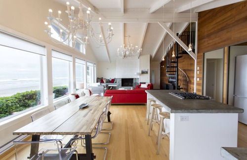Arch Cape House | Your search is over - 180° views, A/C, Pet friendly, Luxury - Right on the sand