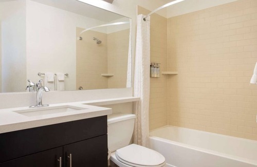 Somerset Hotel | Your Somerset Stay near TD Bank Ballpark! Relaxing Accommodation w/Full Kitchen