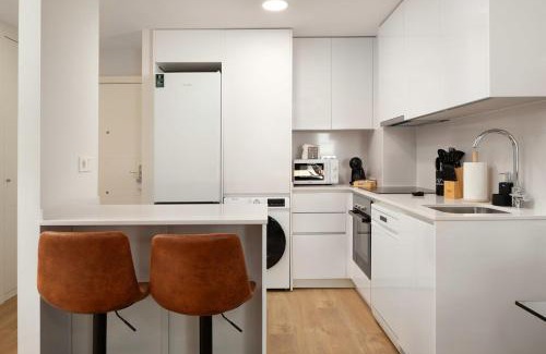 La Malagueta Apartment | Your Sunny Retreat! Modern apt steps to the beach