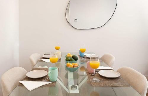 La Malagueta Apartment | Your Sunny Retreat! Modern apt steps to the beach