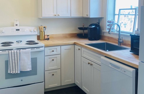 Thomas Square Apartment | Your sweet home away from home under the trees canopy of Savannah