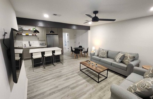 Tallahassee House | Your Tallahassee Home Away From Home-Walking Distance to Stadium & College Town