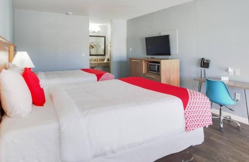 Ingleside House | Your Texas Getaway! Swimming Pool, Free Parking, Free Breakfast!