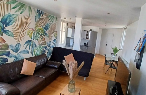 Bois-Colombes Apartment | Your tropical haven in Paris