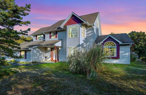 Tunkhannock Township House | Your Ultimate Fun Getaway, Largest Backyard in the Poconosn