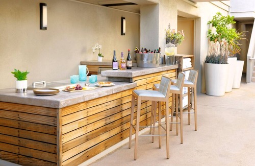 Calabasas House | Your Ultimate Leisure Stay Near Lake Calabasas Park! 3 Spacious Units, Pool