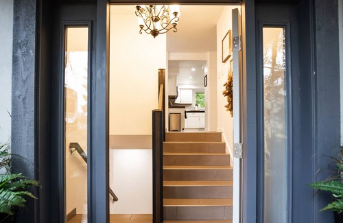 Burley House | Your Ultimate Waterfront Getaway!