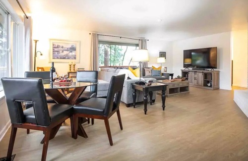 Burley House | Your Ultimate Waterfront Getaway!