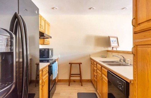 Edwards Ski Chalet | ✅ Your Vail Ski Cabin! Just Minutes to Vail, BC