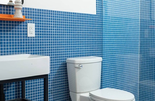 Queen Village Apartment | Yowie - Suite 203 Iconic Corner King