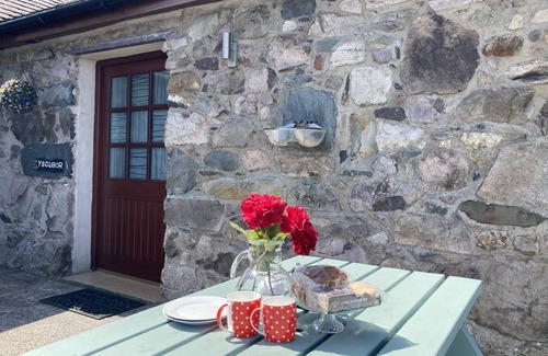 Y Felinheli House | Ysgubor - Two Bedroom House, Sleeps 4