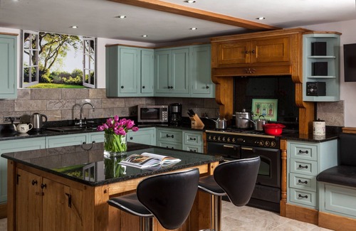 Brecon House | Ysgubor y Dderwen - Four Bedroom House, Sleeps 8