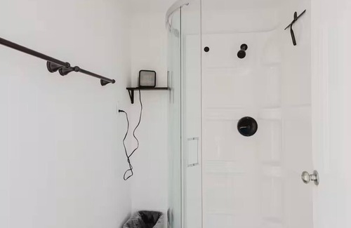 Stanton Resort | Yurt living, queen bed, WI-FI, shower house, mini fridge