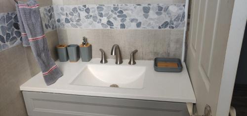 Canefield Apartment | Yvonna House