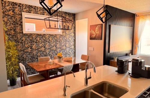 Calgary House | Z Family Homestay