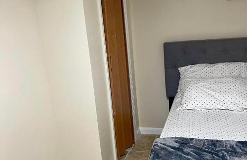 Weequahic Apartment | Z & Z Apartment 2 PRIVATE Room 1