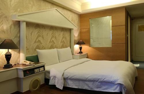 East District Hotel | Zaw Jung Business Hotel