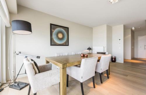 Blankenberge Apartment | Zeedijk Gem w Sea View