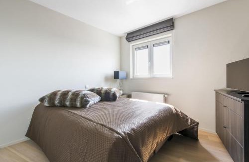 Blankenberge Apartment | Zeedijk Gem w Sea View