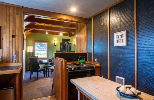 Yachats House | Zen Beach Retreat-Relaxing Sauna - Steps to a Sandy Beach!
