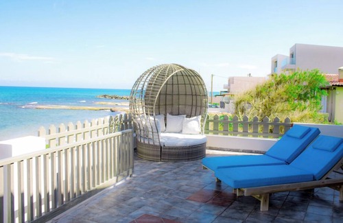 Kokkini Chani Apartment | Zen Beachfront Apartment