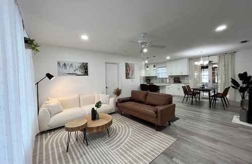 Broadview Park House | Zen Home Getaway w/hot tub - Close to Hard Rock & Beaches