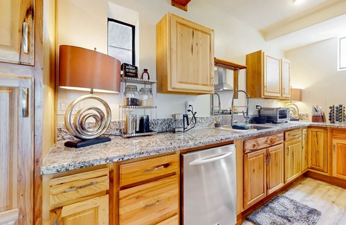 Chico House | Zen Mountain Retreat hideaway with sweeping views, outdoor space, & W/D