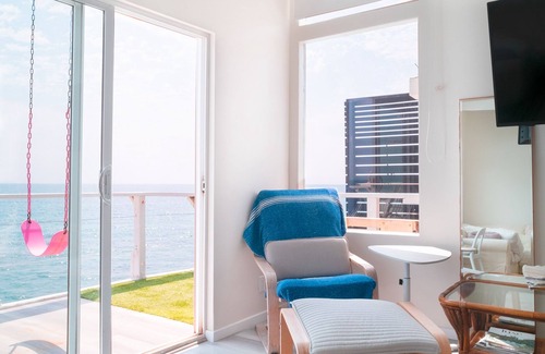 Eastern Malibu Apartment | Zen Palace on Sand -Play/Work/Detox/Romance/Reset Brain on best beach