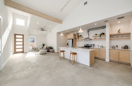 Georgian Acres House | Zen Retreat - 2 Houses in Central Austin