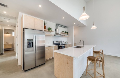 Georgian Acres House | Zen Retreat - 2 Houses in Central Austin