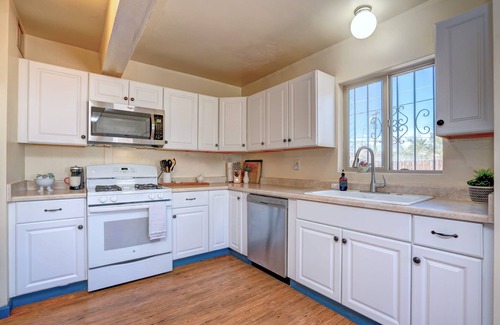 El Cortez House | Zenika Bungalow⁜King ⁜Backyard⁜ FirePit⁜ Dog Friendly⁜ Near UofA & Downtown