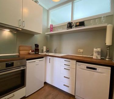 Mitte Apartment | Zentraler Altbaucharme mit Blick über die Stadt