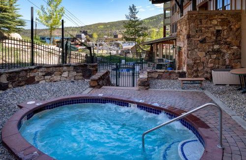 Winter Park House | Zephyr Mountain Lodge 1420 Ski-In Ski-out Winter Park Resort base