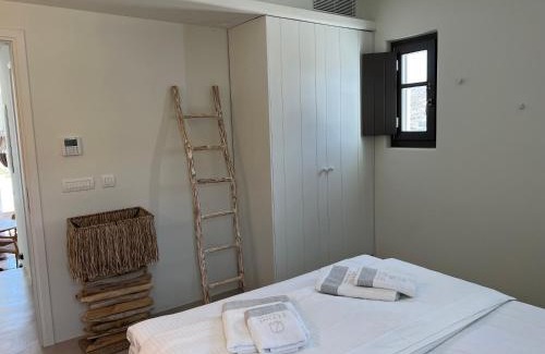 Alopronia Apartment | ZETINE SUITES SIKINOs