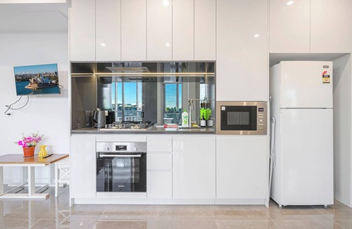 Zetland Apartment | Zetland walk to Train Station/Shopping Centre/Pool