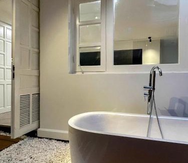 Thu Thiem Apartment | Zeus Living - Room in Villas An Phu