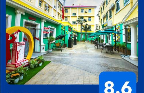 Wangfujing Shopping Area Hotel | Zhong An Hotel Beijing Former Residence of Journalist Edgar Snow -Free laundry service,Free freshly ground coffee,Provide tourism and ticketing service ,English service ,Near Tian'AnMen Forbidden City,Wangfujing walking street