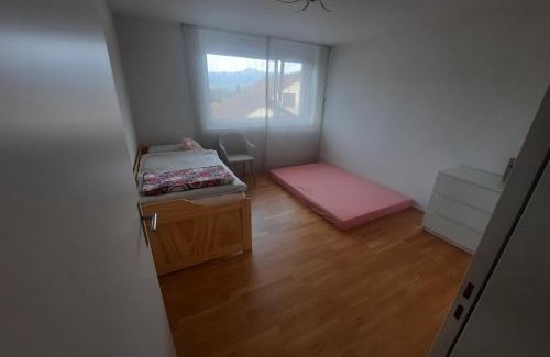 Goldingen Bed & Breakfast | Zimmer 2, Haus der Begegnung