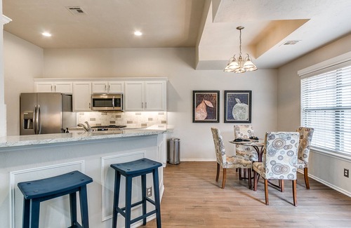 Edmond House | Zinc Charm - Spacious 3 bedroom home and Office