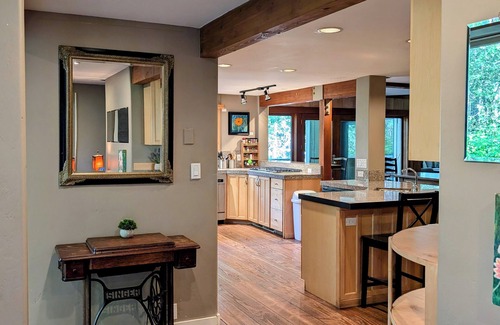 Hailey House | Zinc Spur, Spacious Private Retreat, including 2 BDR Guest House, Pet Friendly!