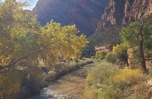 Toquerville Apartment | Zion Hideaway Guesthouse - private garage!